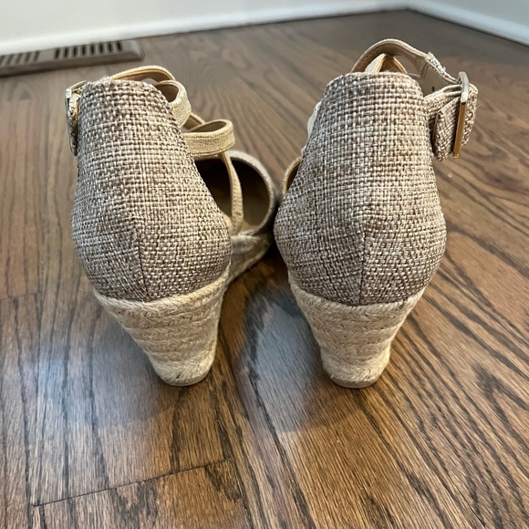 Natural Linen Espadrille with Wedge Heel and Elasticized Adjustable Strap - Picture 4 of 6